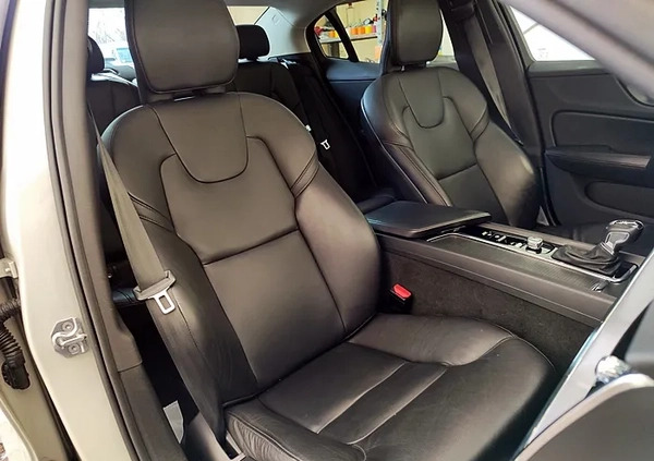 Volvo S60 cena 119900 przebieg: 56952, rok produkcji 2020 z Przedbórz małe 781